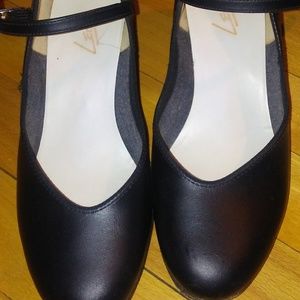 Women's dress shoe